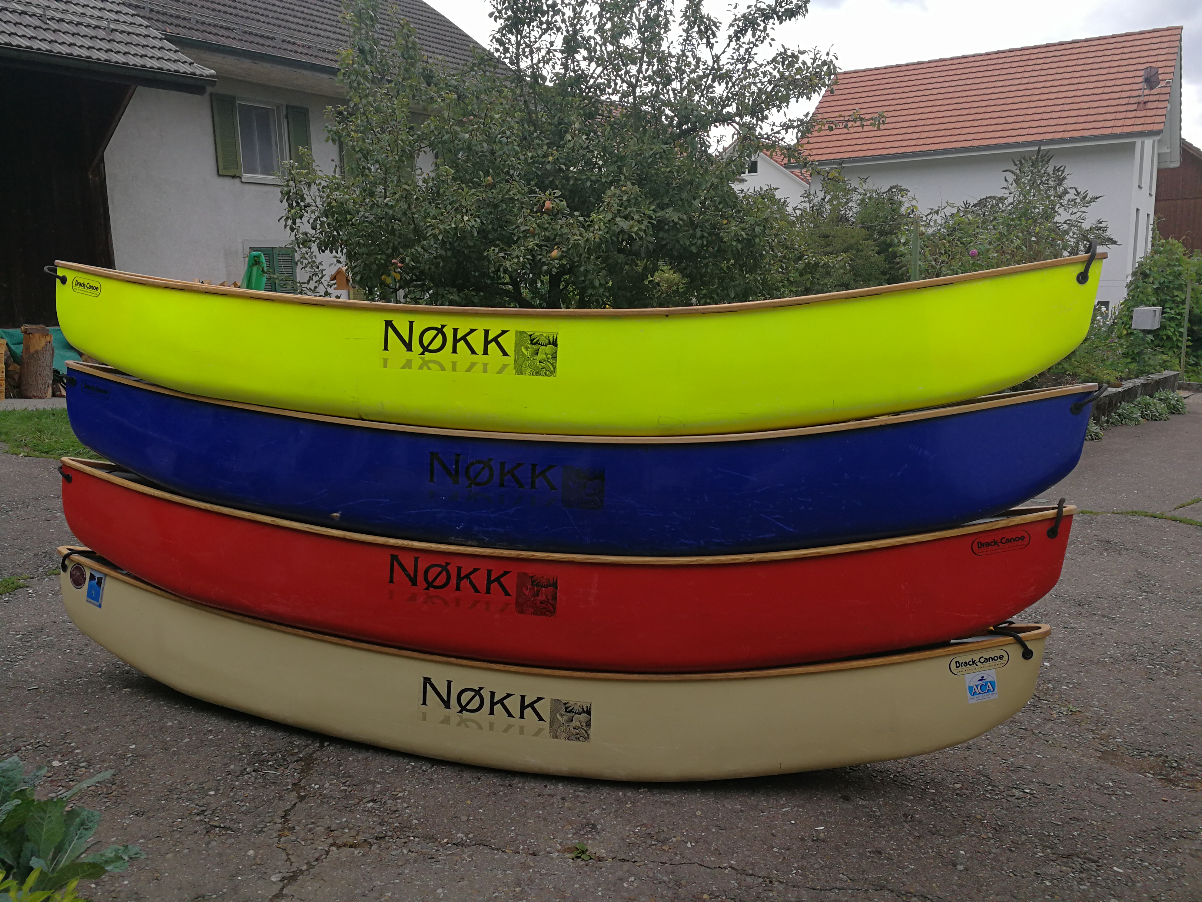 4 Eisenhut-Noekk in der Reihenfolge, wie sie zu mir gekommen sind (von unten nach oben)...